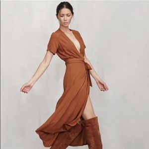 REFORMATION- Hadley Wrap Dress Midi Short Sleeve Rust